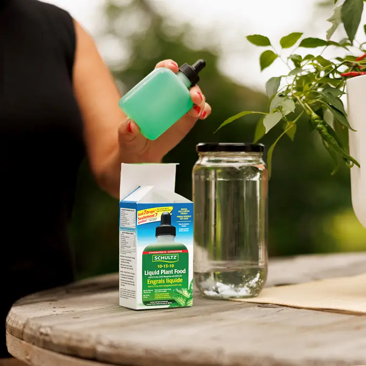 engrais-pour-plantes-schultz-comment-utiliser-etape-1-agiter-bouteille